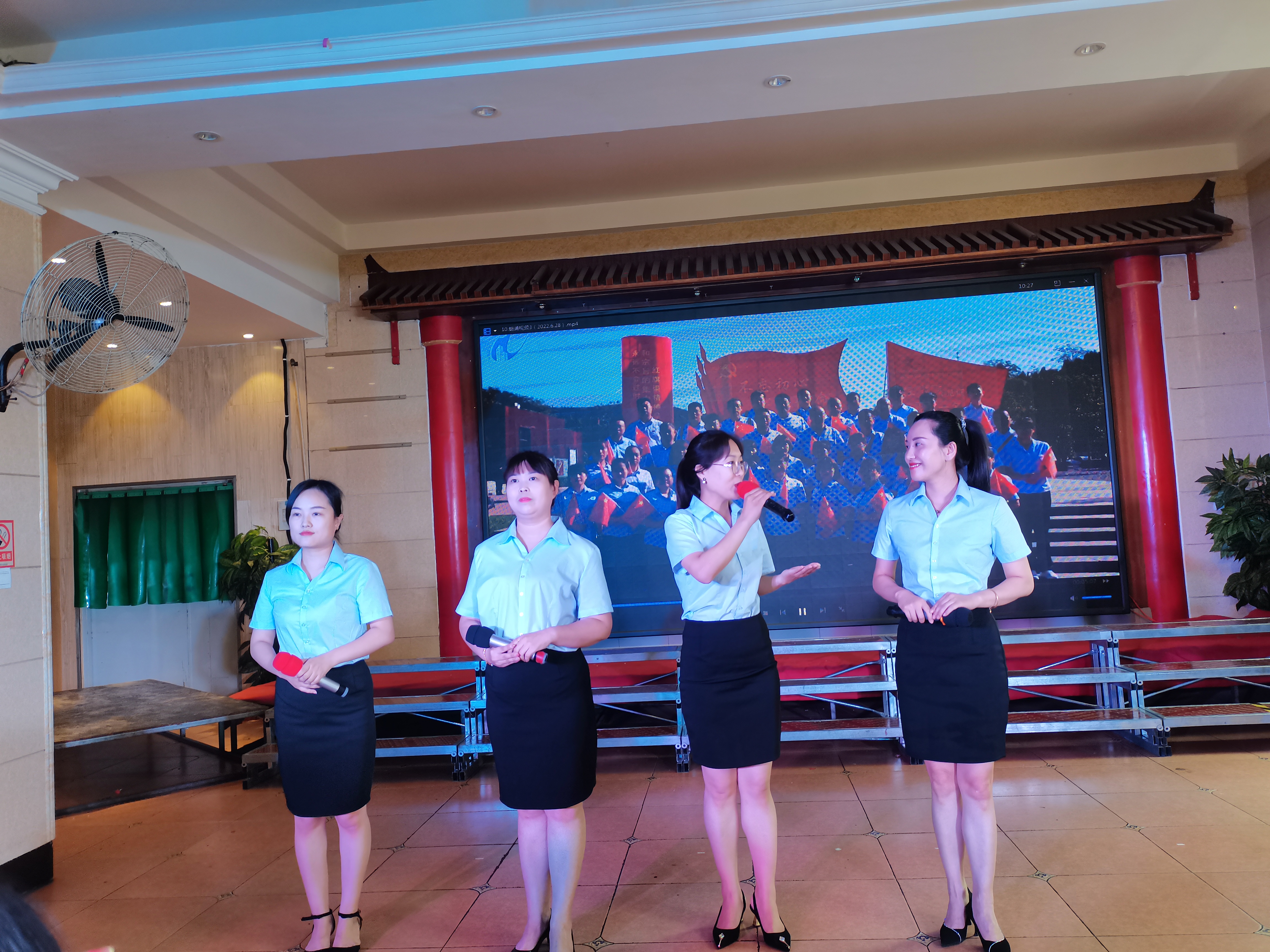 河南鴻宸參加鋼五區(qū)歡慶七一 “喜迎二十大 永遠跟黨走”紅色詩歌誦讀活動！